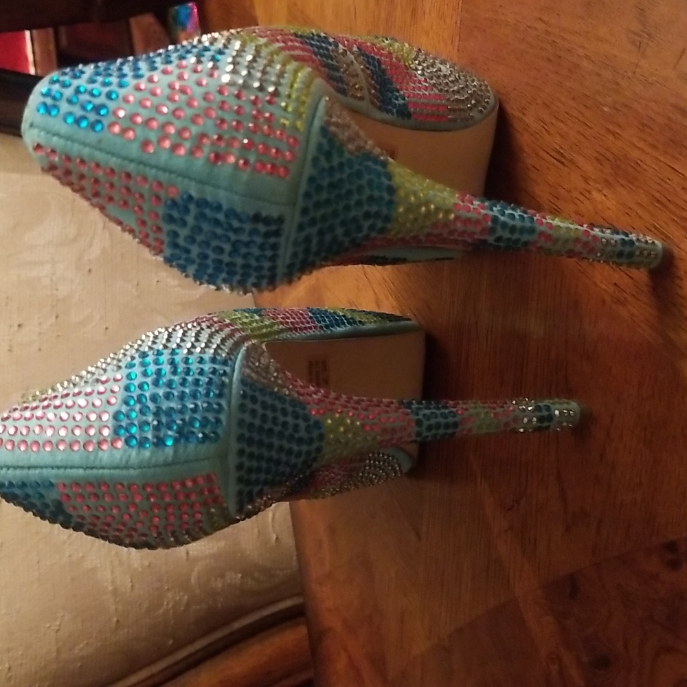 Shoe - Picture 7 of 8